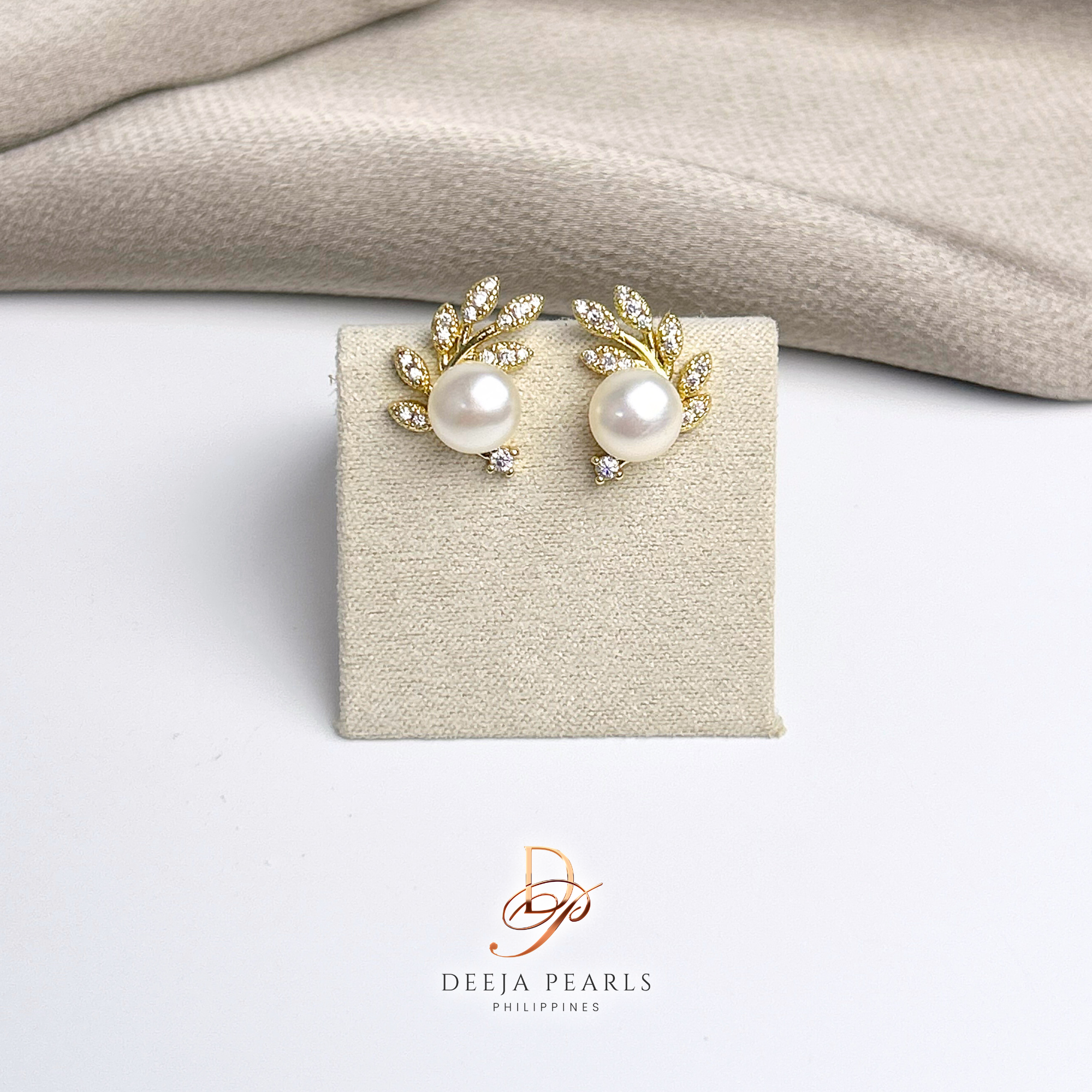 DPE103 • Freshwater Pearl Stud Earrings