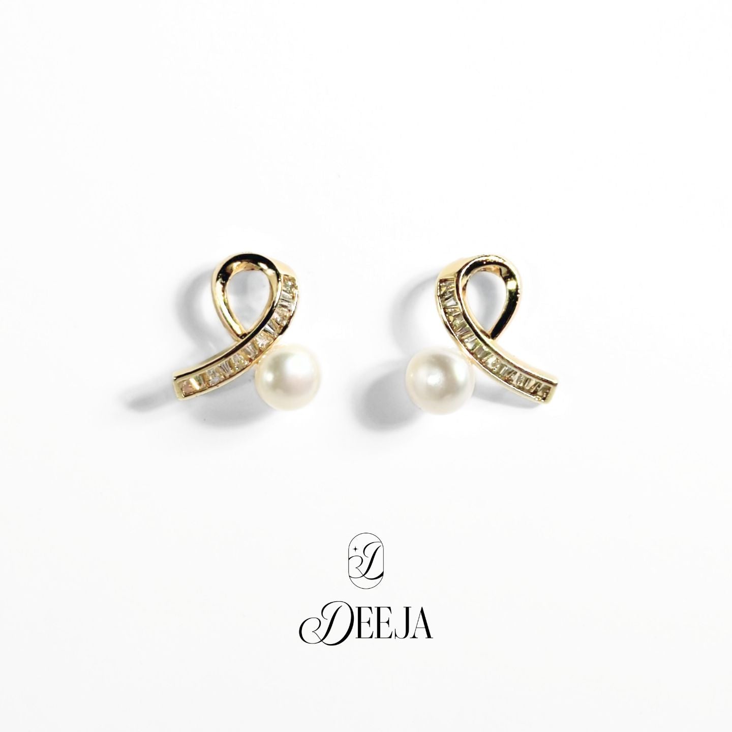 Freshwater Pearl Stud Earrings • FWE19