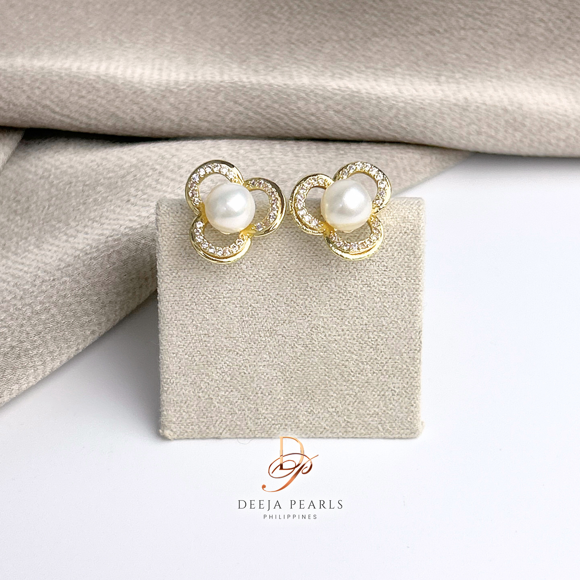 DPE129 • Freshwater Pearl Stud Earrings