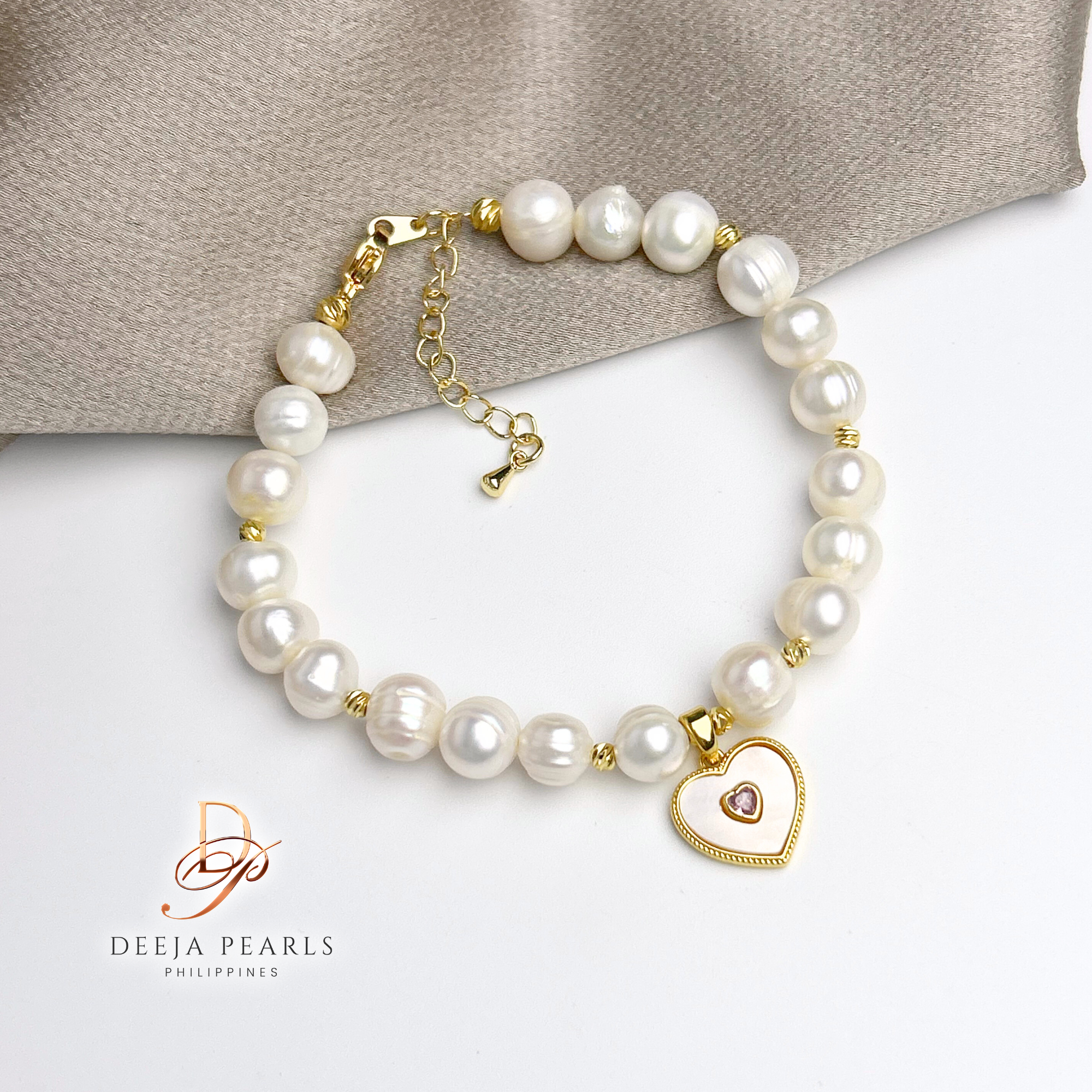 DPB128 • Freshwater Pearl Bracelet in Heart Pendant