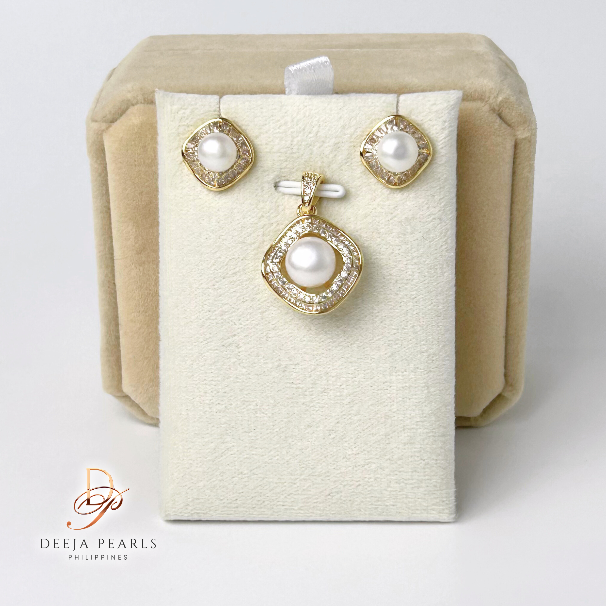 DPS110 • Freshwater Pearl Earrings and Necklace with Chain