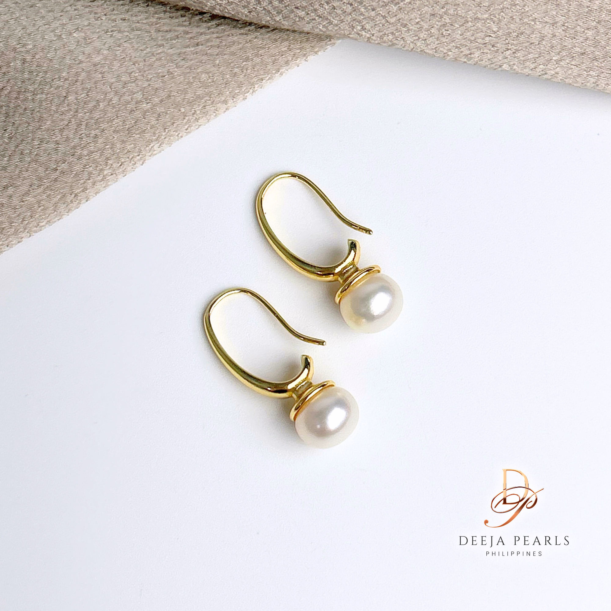 DPE162 • Freshwater Pearl Hook Earrings