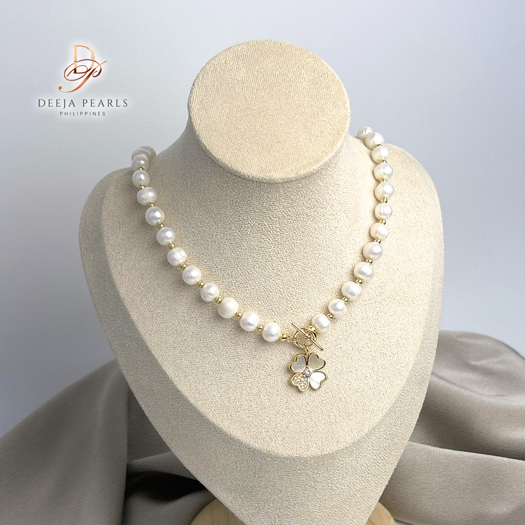DPN116 • Freshwater Pearl Necklace with Clover Pendant
