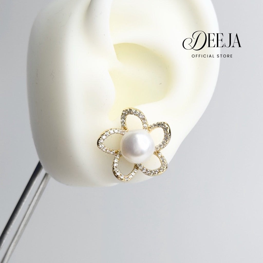 Deeja • Open Flower Stud Earrings Freshwater Pearl FPE10150
