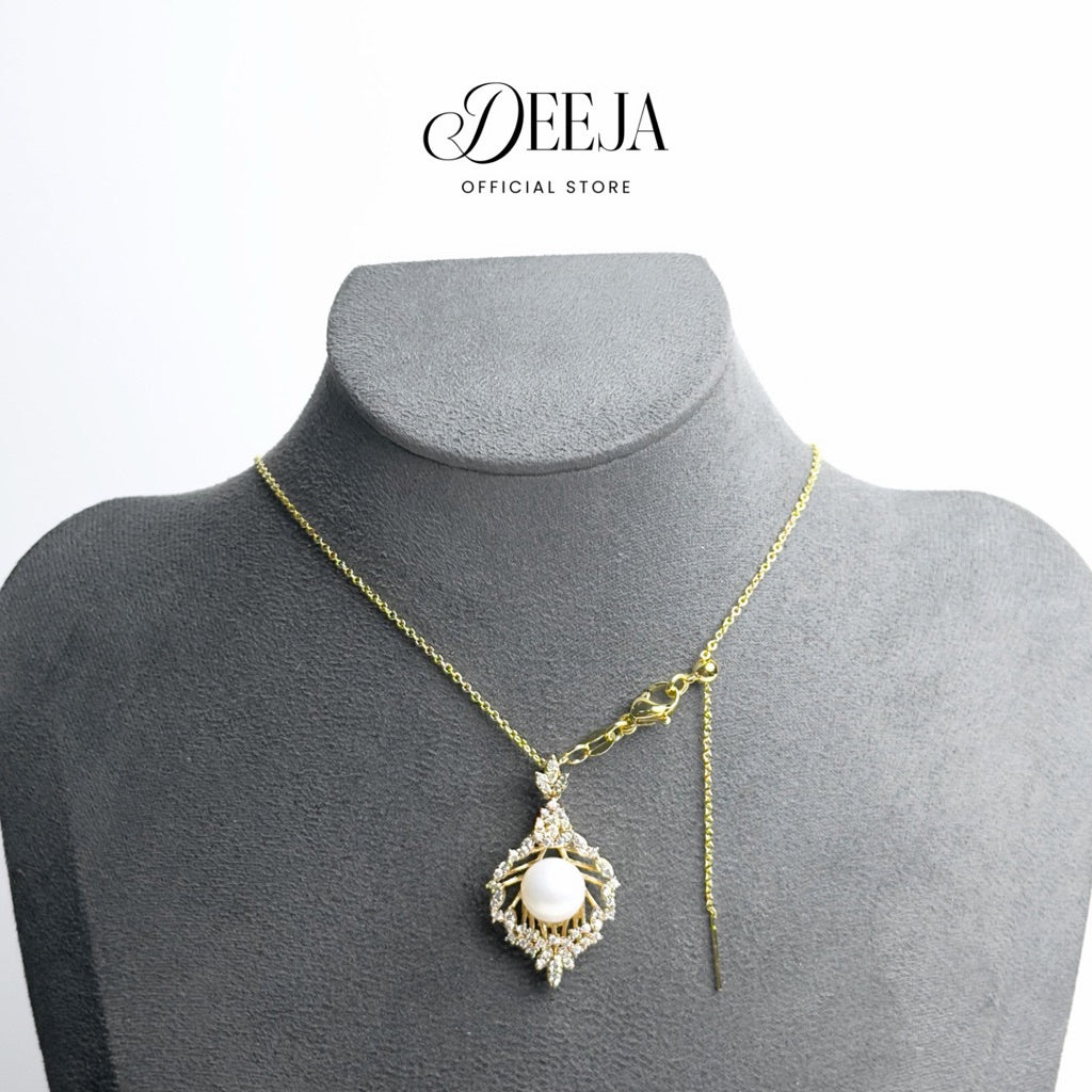 Deeja • Crown Cluster Freshwater Pearl Pendant Necklace FPN10140