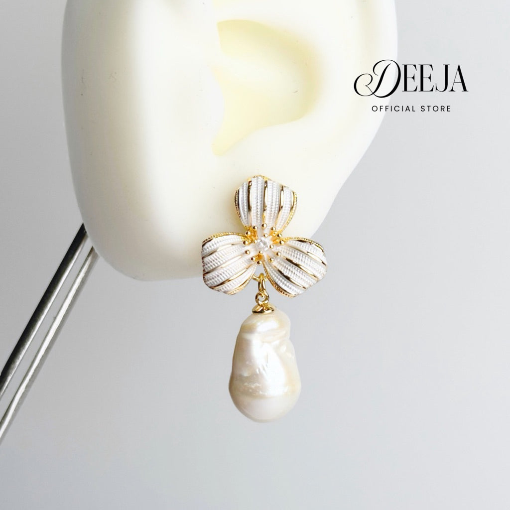 Deeja • Baroque Dangling Earrings Freshwater Pearl FPE10190